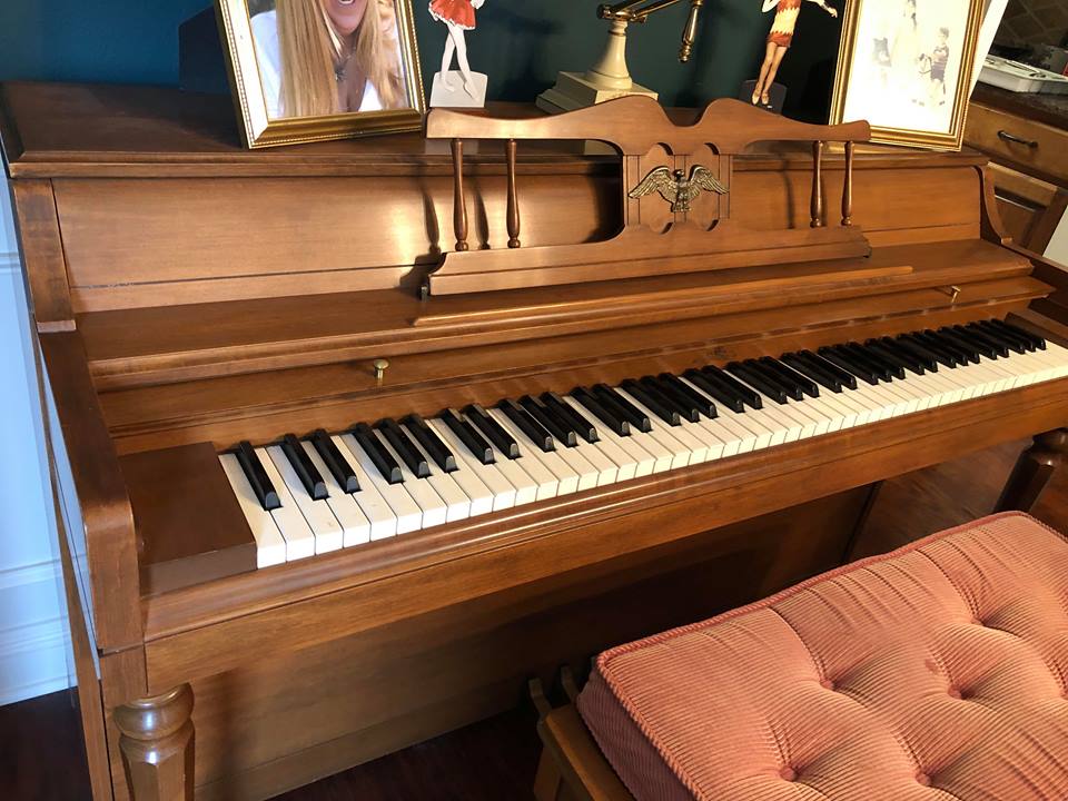 FREE TO A GOOD HOME!  Wurlitzer spinet piano